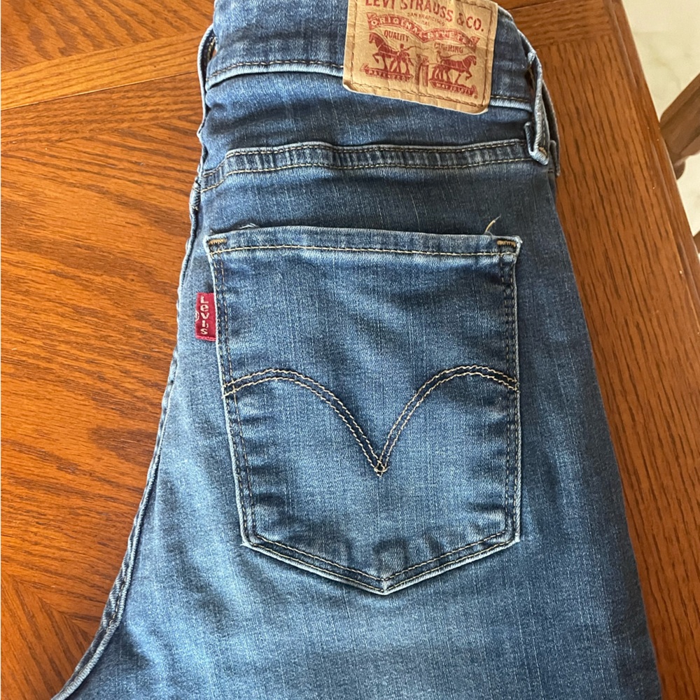 Levi’s Mid Rise Skinny - Picture 4 of 6